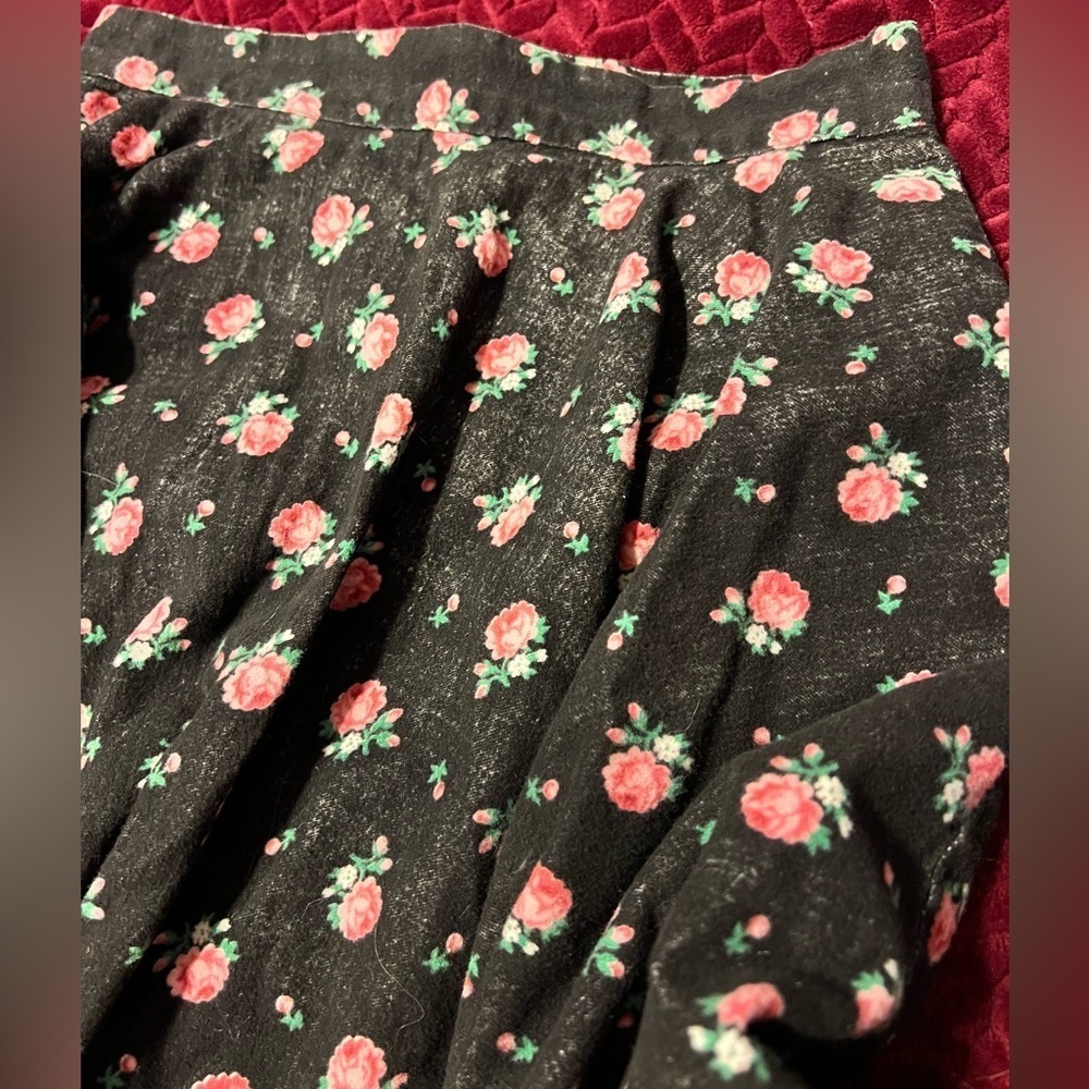 True Vintage 1950’s Black W/ Roses Cotton Felt A-line Circle Skirt XSmall 24” UC - Picture 8 of 8